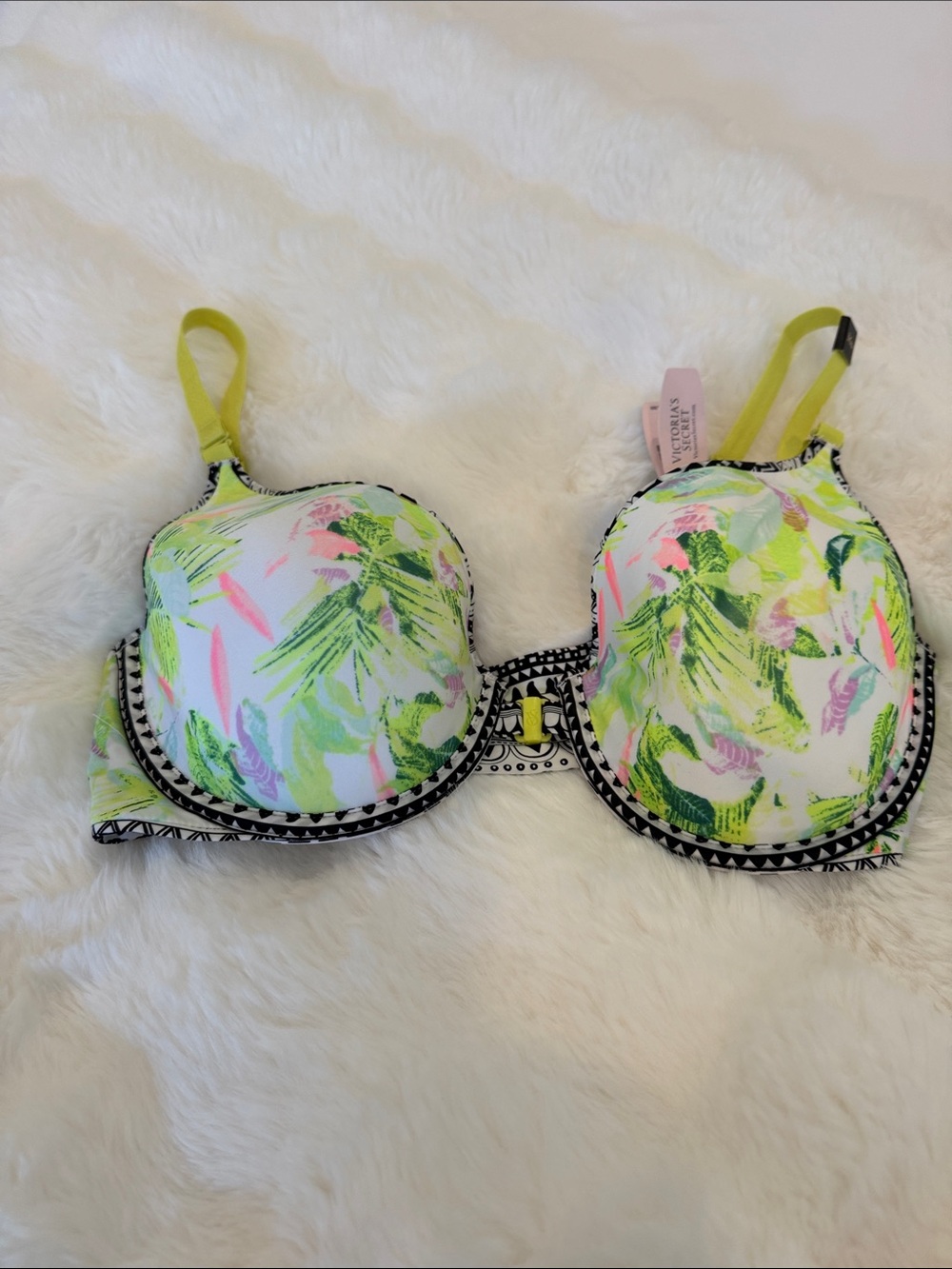 NWT VICTORIA SECRET 2 LOOKS ONE BRA